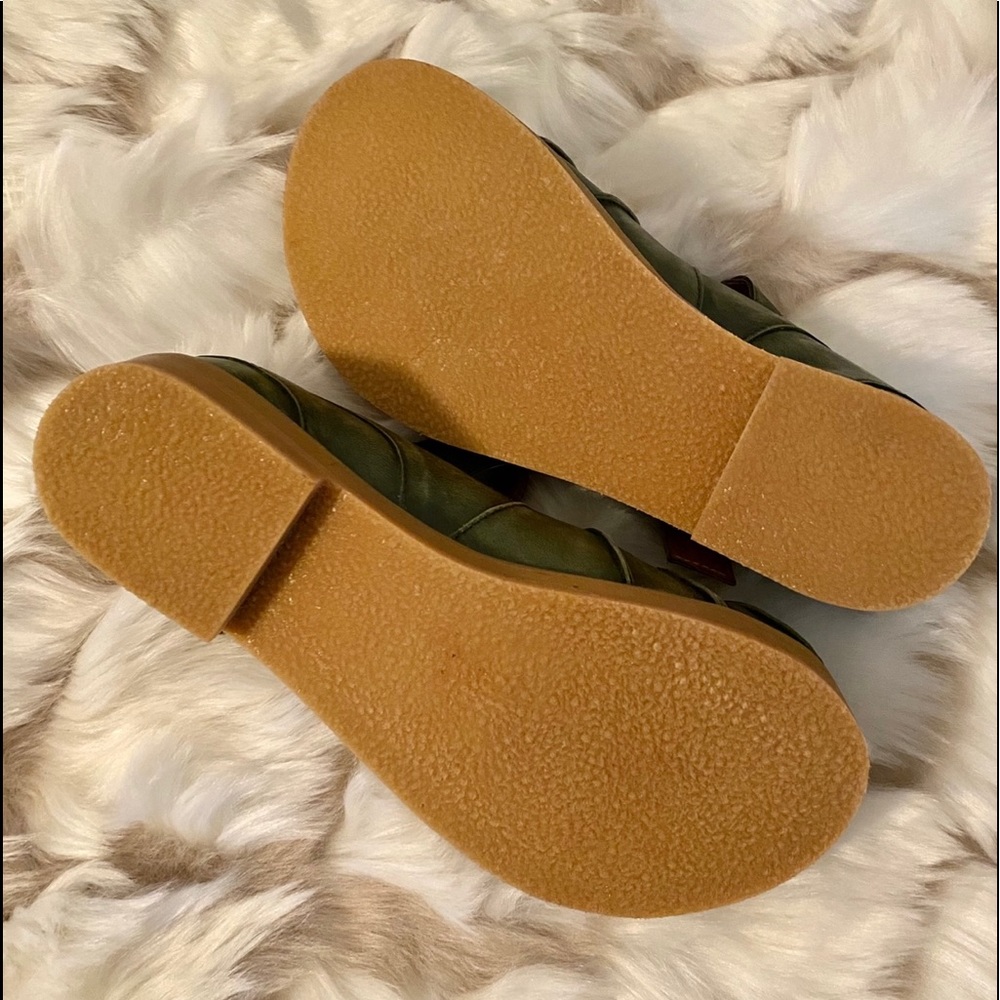 Shoes - Picture 2 of 3